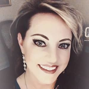 Meet your Posher, Lora